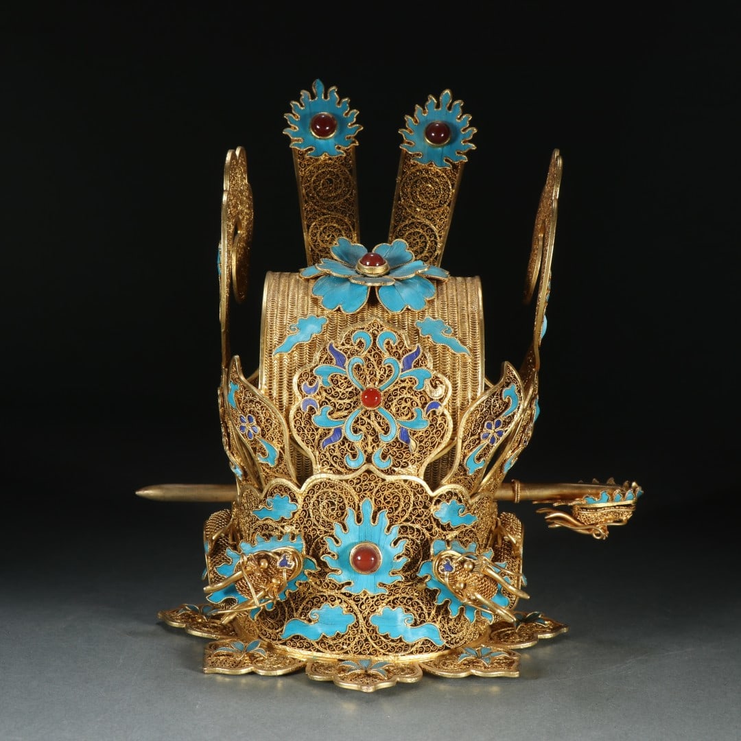 A silver-gilt emerald dragon pattern hat crown of the Qing Dynasty (1 of 9)