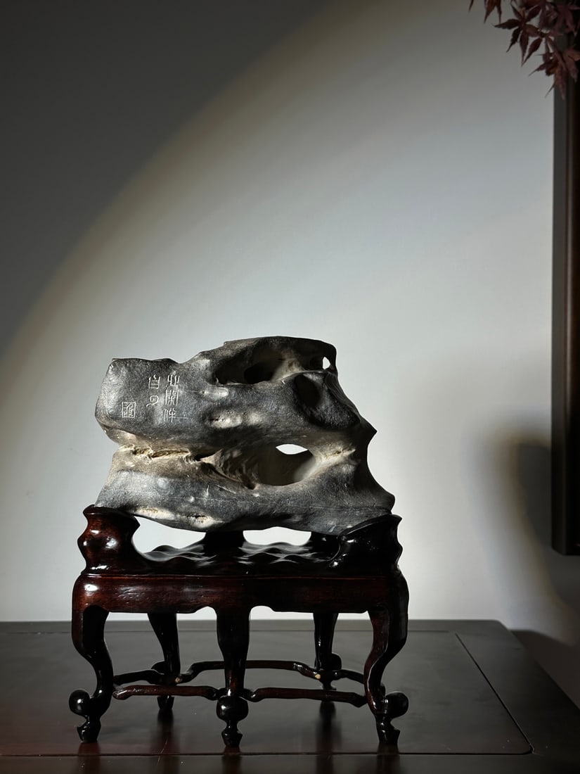 A beautiful Taihu Lake stone study room stone appreciation (1 of 7)