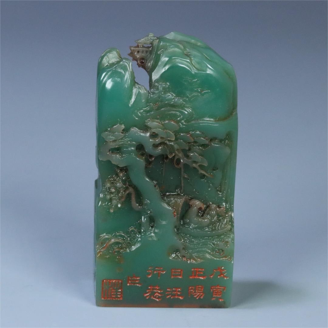 A beautiful Shoushan mugwort leaf green boating picture seal (1 of 10)