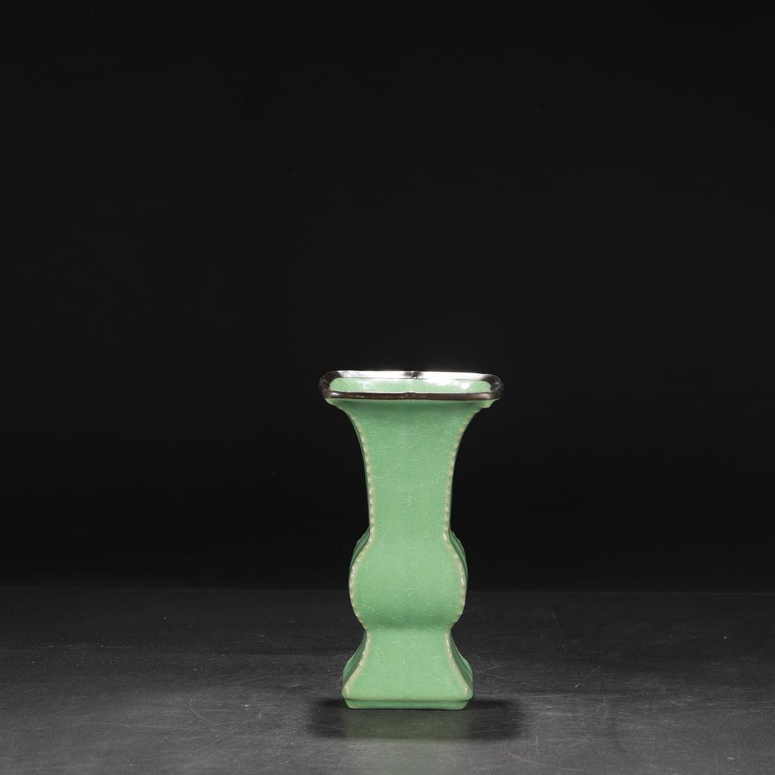 A piece of Song Dynasty Ru kiln azure glaze ice flake pattern silver mouth court imperial square (1 of 8)