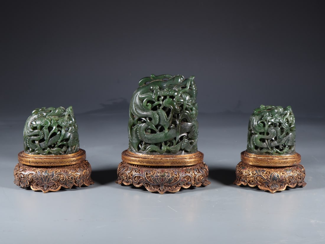 A beautiful openwork jade stove top (1 of 9)