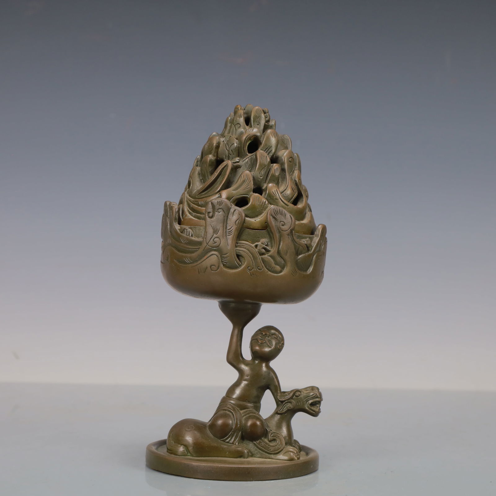 A Exquisite Coppery Censer: A Exquisite Coppery Censer Qing Dynasty, China Size:21cmx9.7cm Weight:1800g (The Dimensions Of All Batches Are Manually Measured.If You Need More Detailed Information, Please Contact Our Customer Serv