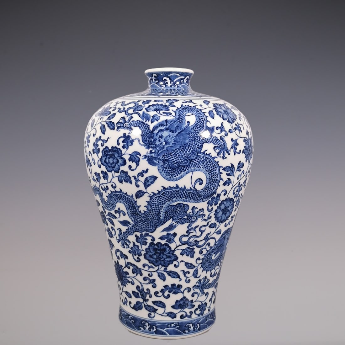 An Exquisite Chai yao Blue and White Lotus Pattern Dragon Pattern Seawater Pattern Vase (1 of 10)