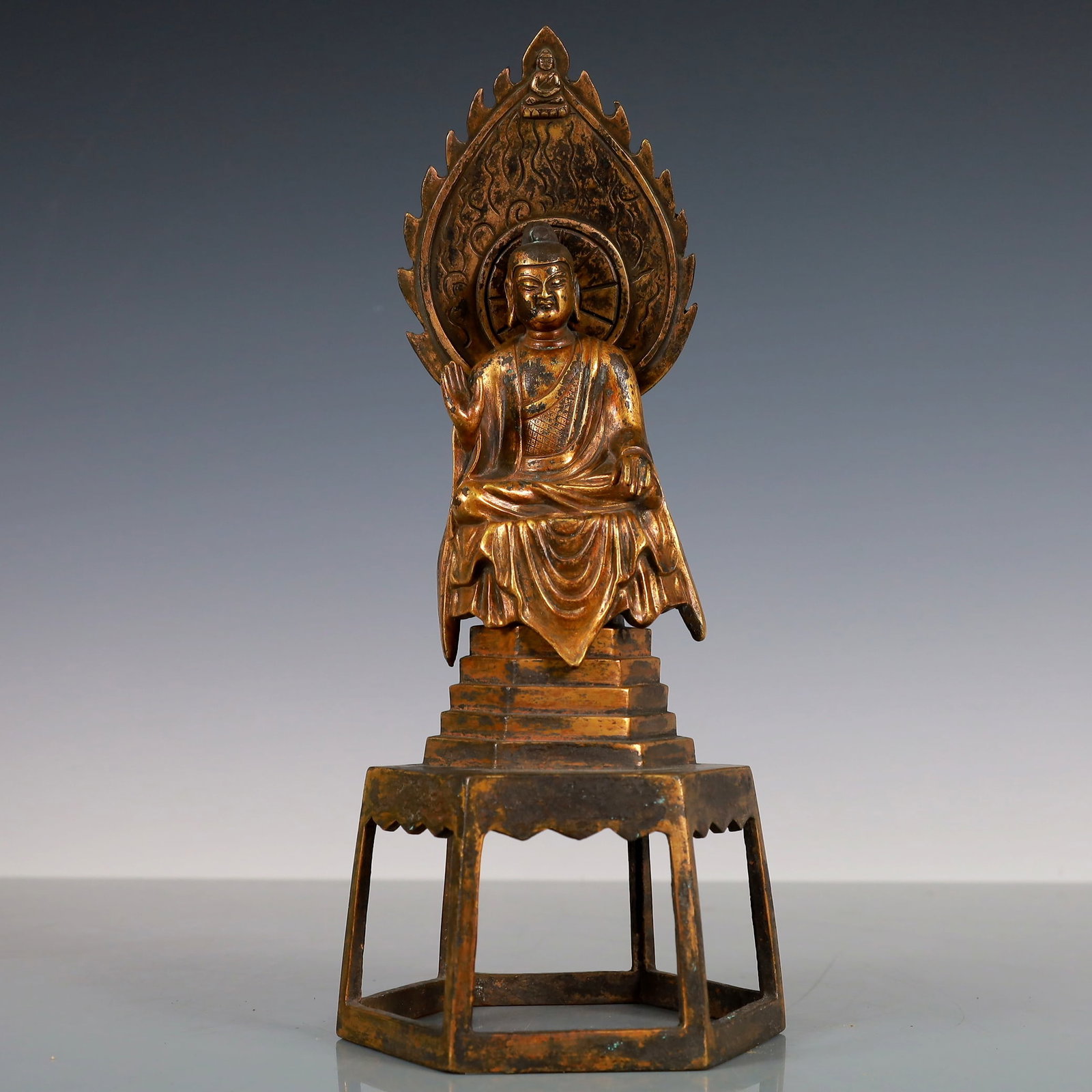 An Exquisite Gilt Bronze Statue of Sakyamuni (1 of 8)
