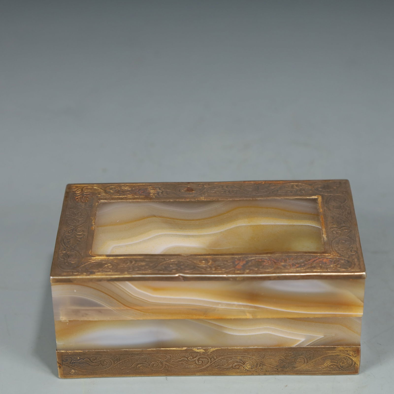 A Exquisite Agate Lotus Pattern Box (1 of 10)