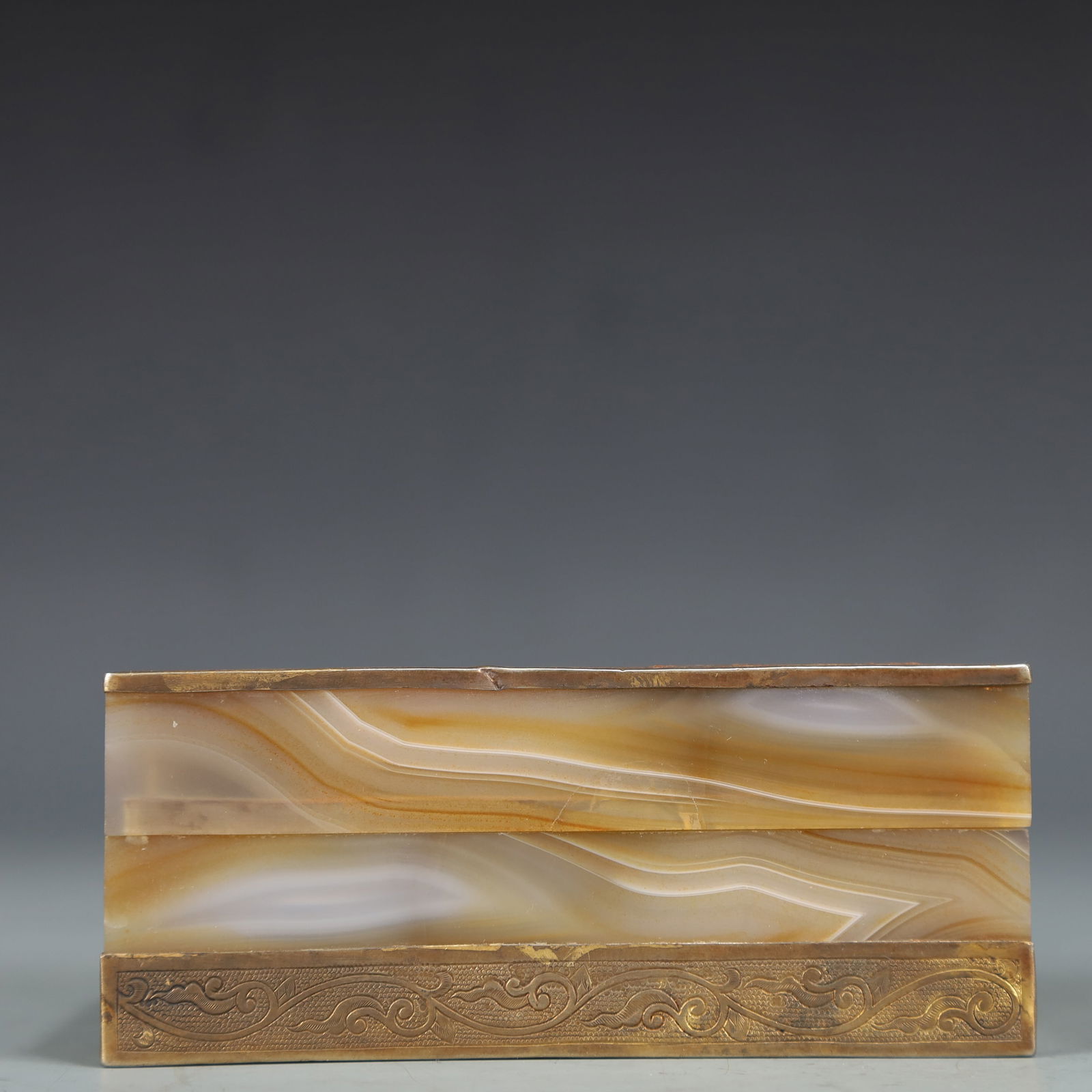 A Exquisite Agate Lotus Pattern Box - 2