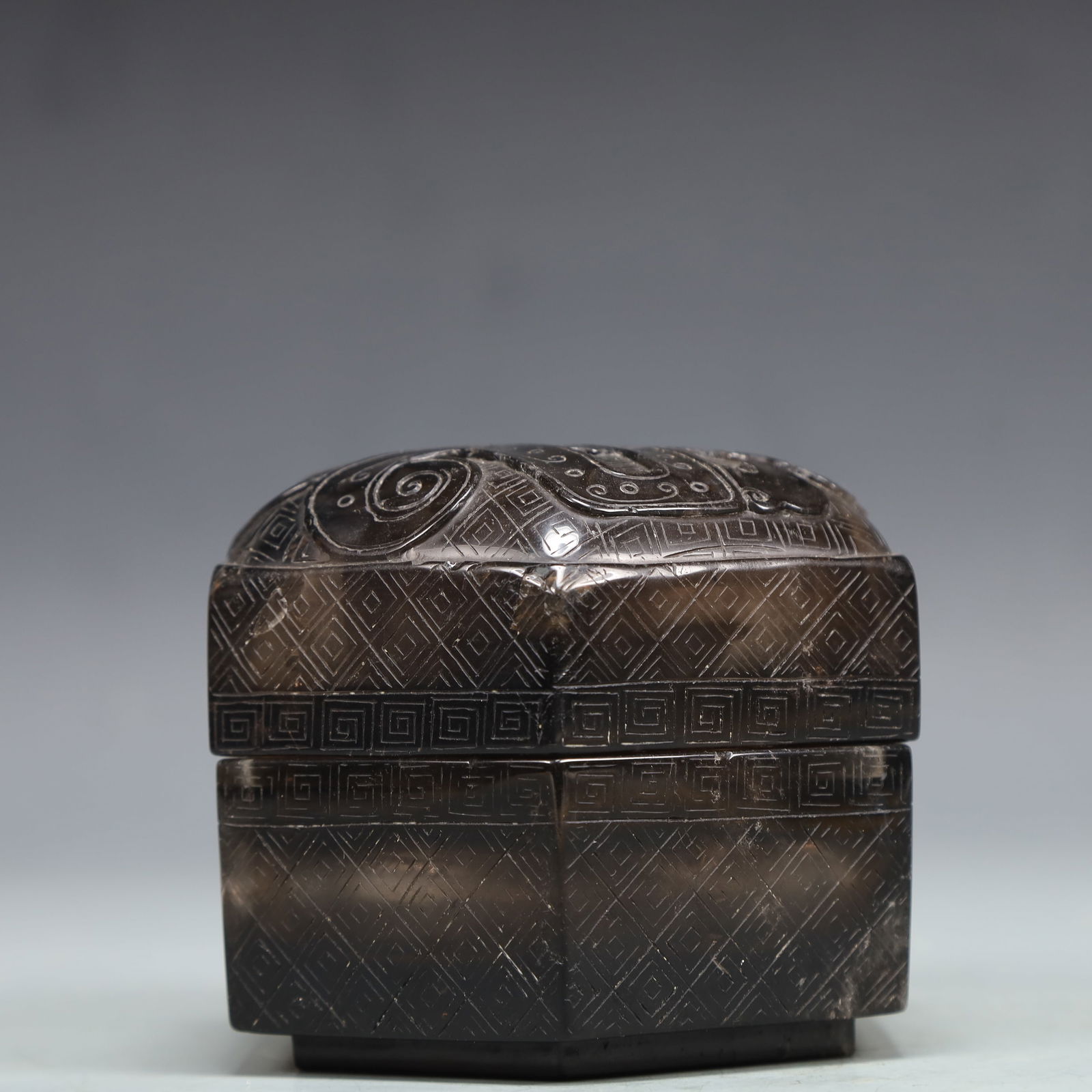 A Exquisite Crystal Dragon Pattern Box - 2