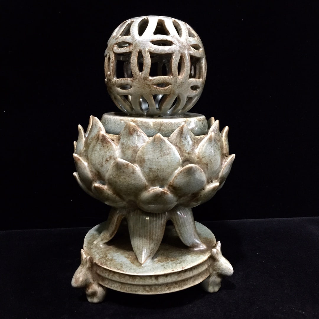 An Exquisite Ru yao Censer (1 of 7)