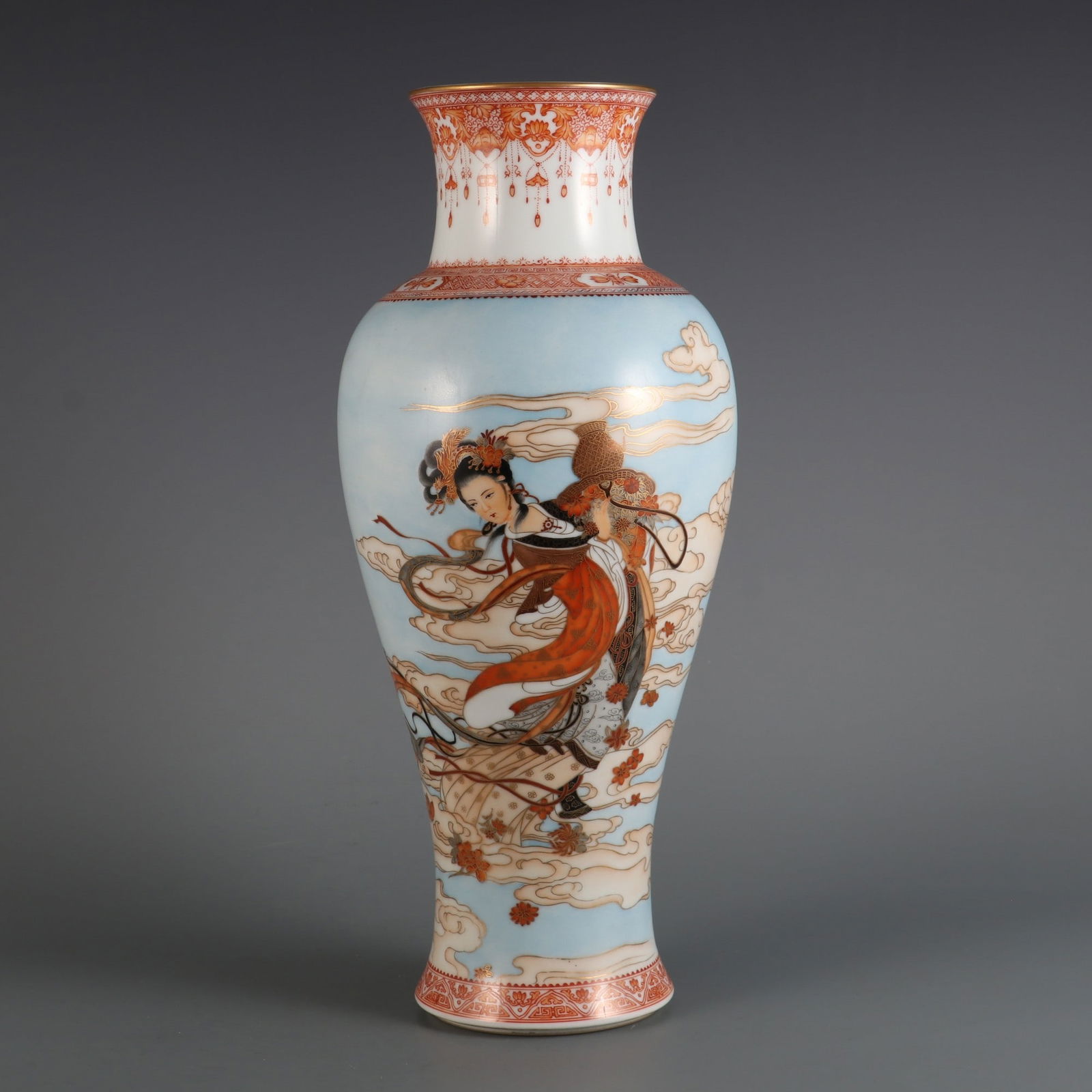 An Exquisite Famille-Rose Painted Gold Character and Story Pattern Vase: An Exquisite Famille-Rose Painted Gold Character and Story Pattern Vase Modern Time of China Size:37.5cmx15cm (The Dimensions Of All Batches Are Manually Measured.If You Need More Detailed Information