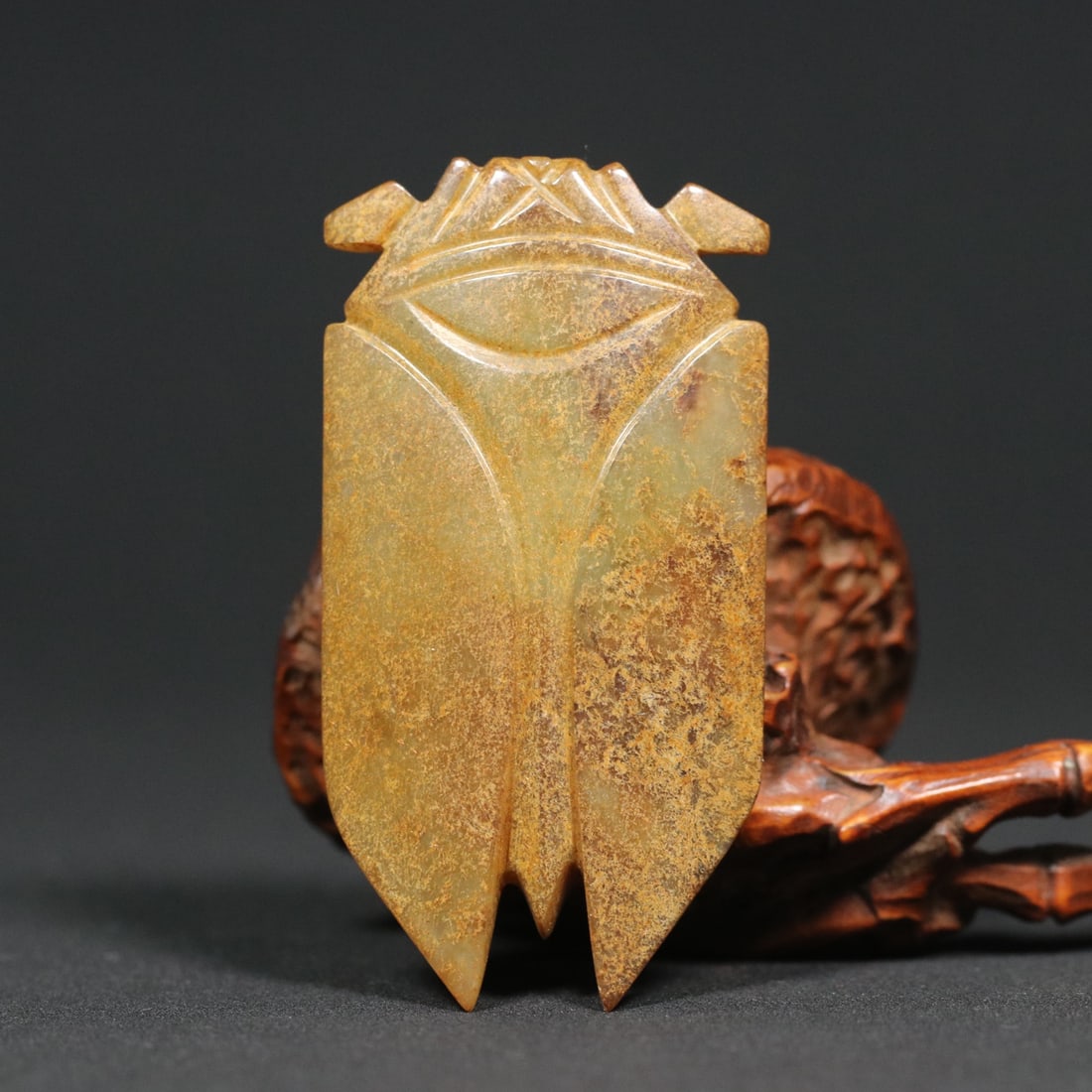 An Exquisite White Jade Cicada Ornament (1 of 9)