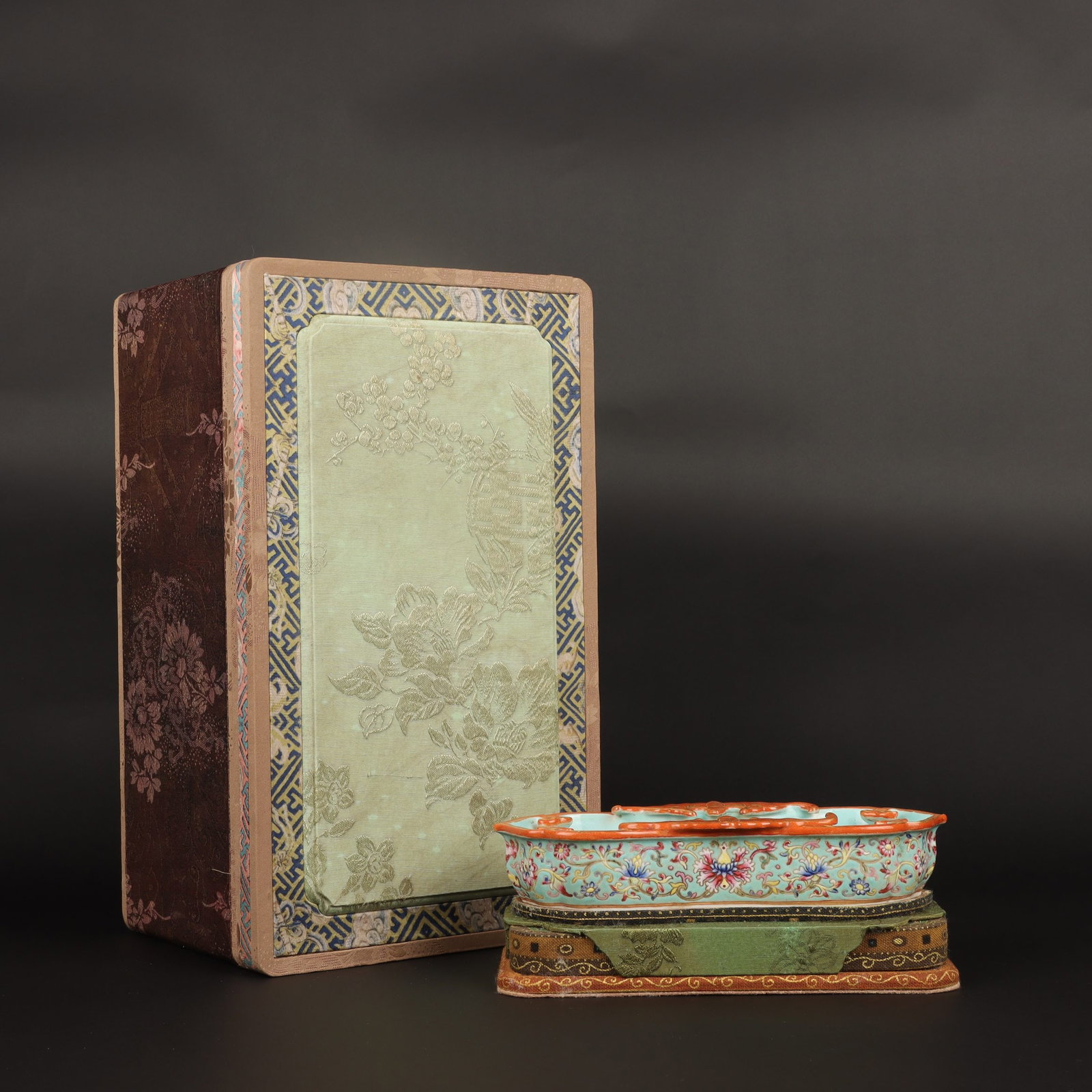 An Exquisite Famille-Rose Green Ground Lotus Pattern Brush Washer (1 of 9)