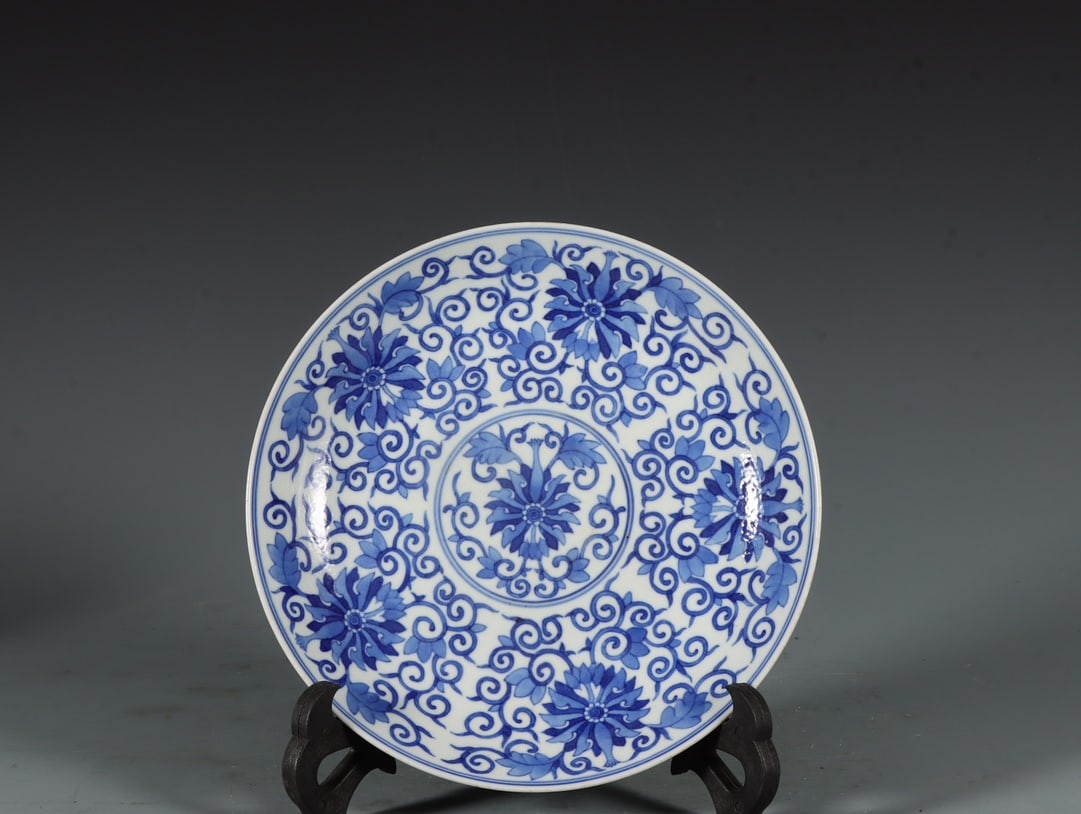 An Exquisite Blue and White Lotus Pattern Plate (1 of 9)