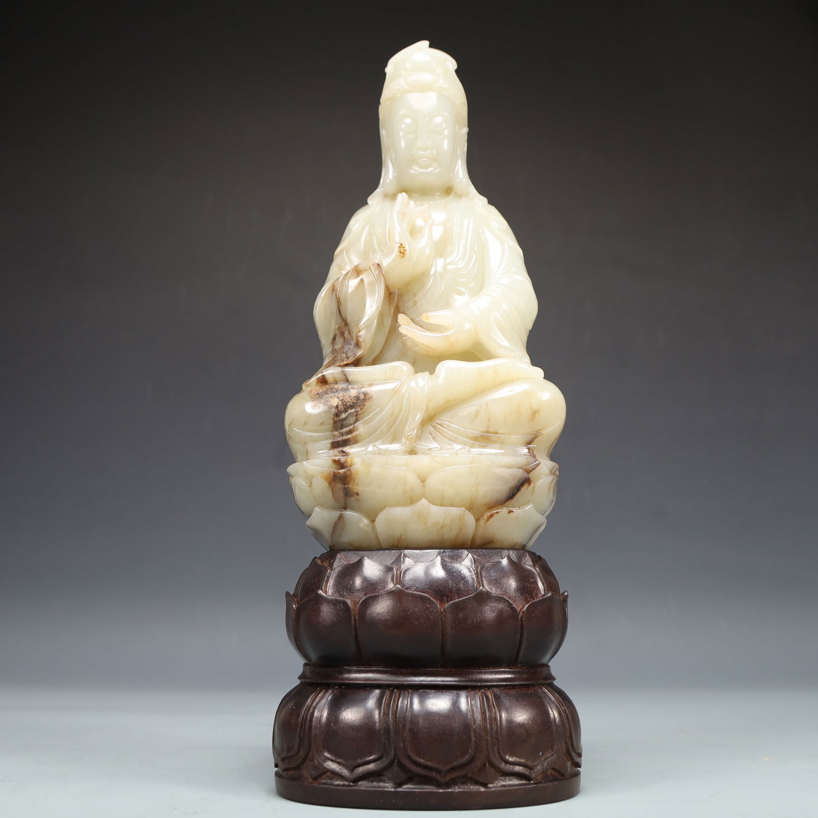 A Exquisite White Jade Statue of Avalokitesvara (1 of 12)