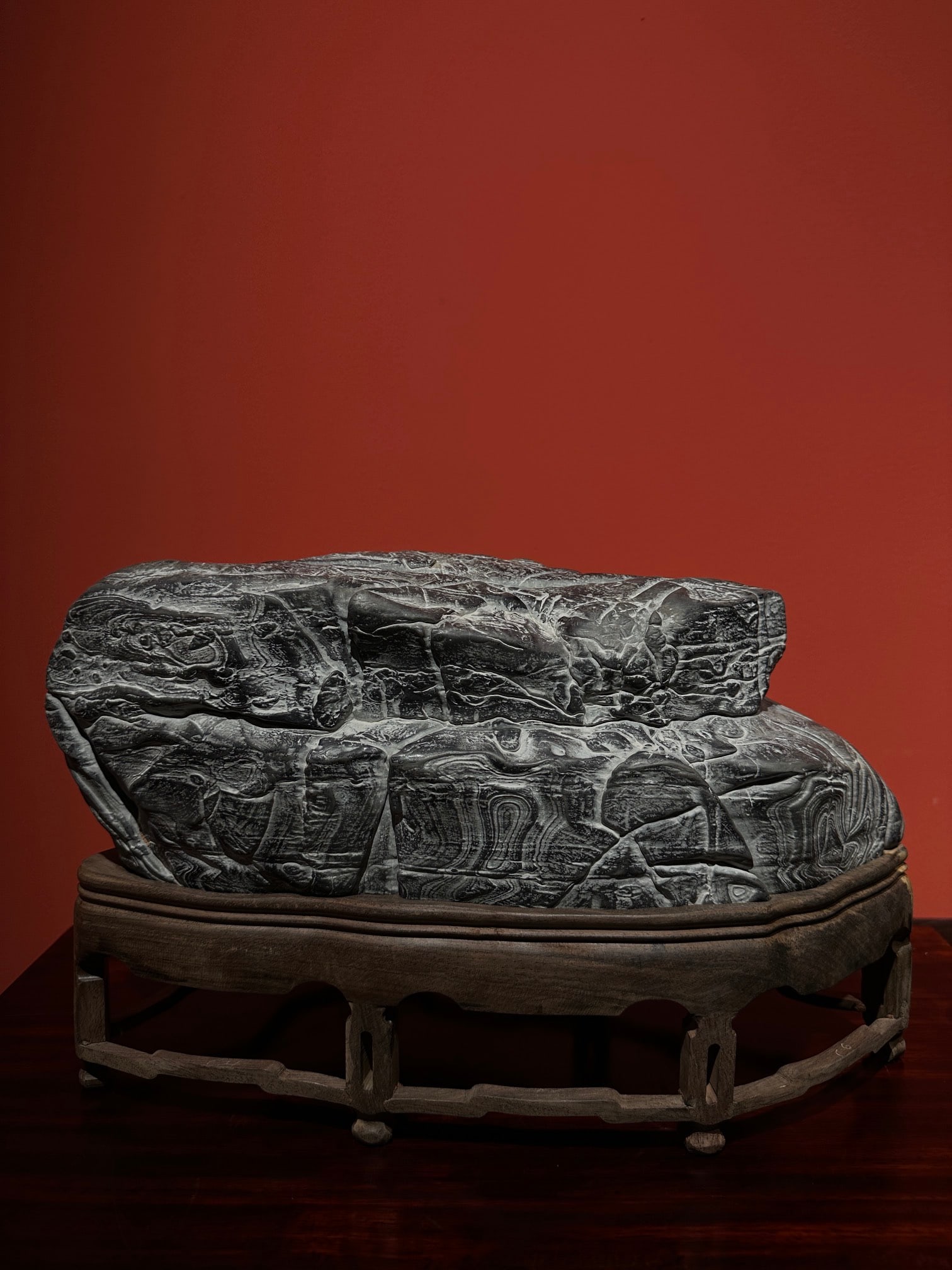 An Exquisite Lingbi Stone Ornament: An Exquisite Lingbi Stone Ornament Qing Dynasty, China Size:37cmx22cmx16cm (The Dimensions Of All Batches Are Manually Measured.If You Need More Detailed Information, Please Contact Our Customer Servi