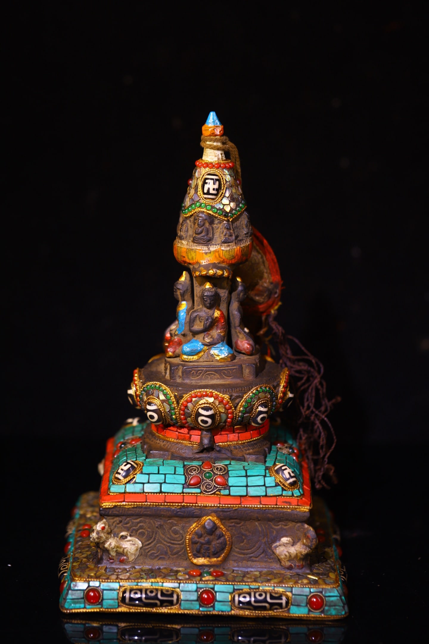 An Exquisite Bronze Inlaid Gems Pagoda: An Exquisite Bronze Inlaid Gems Pagoda Qing Dynasty, China Size:26cmx15cm Weight:5200g (The Dimensions Of All Batches Are Manually Measured.If You Need More Detailed Information, Please Contact