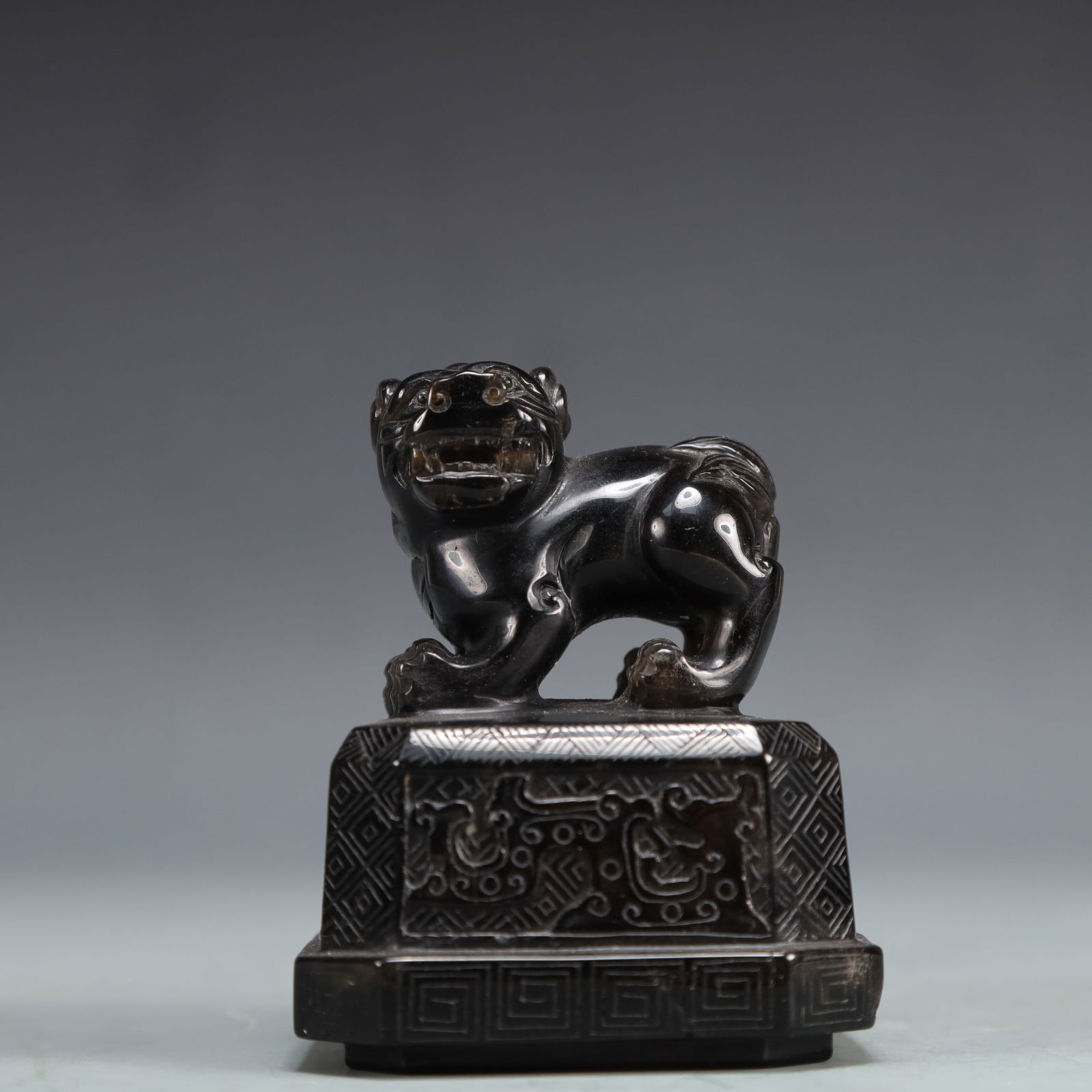 A Exquisite Crystal Dragon Pattern Vase - 5