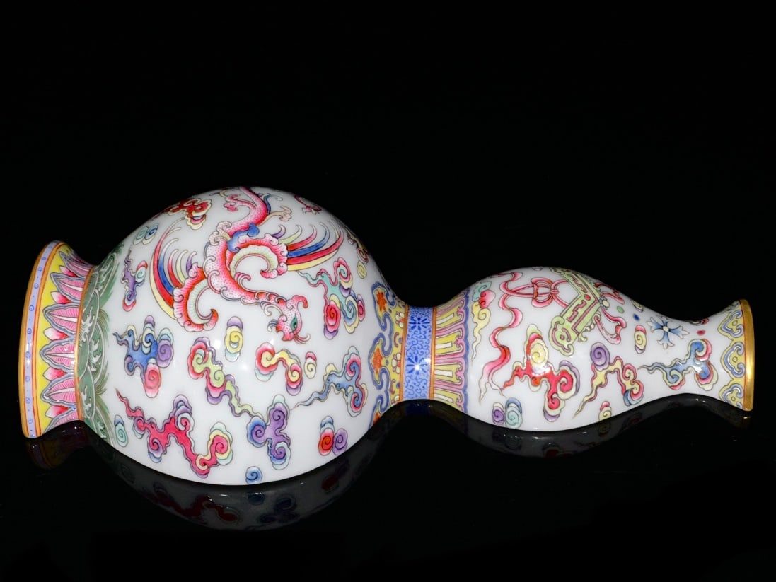 An Exquisite Famille-Rose Painted Gold Phoenix Pattern Seawater Pattern Gourd-Shaped Vase (1 of 7)