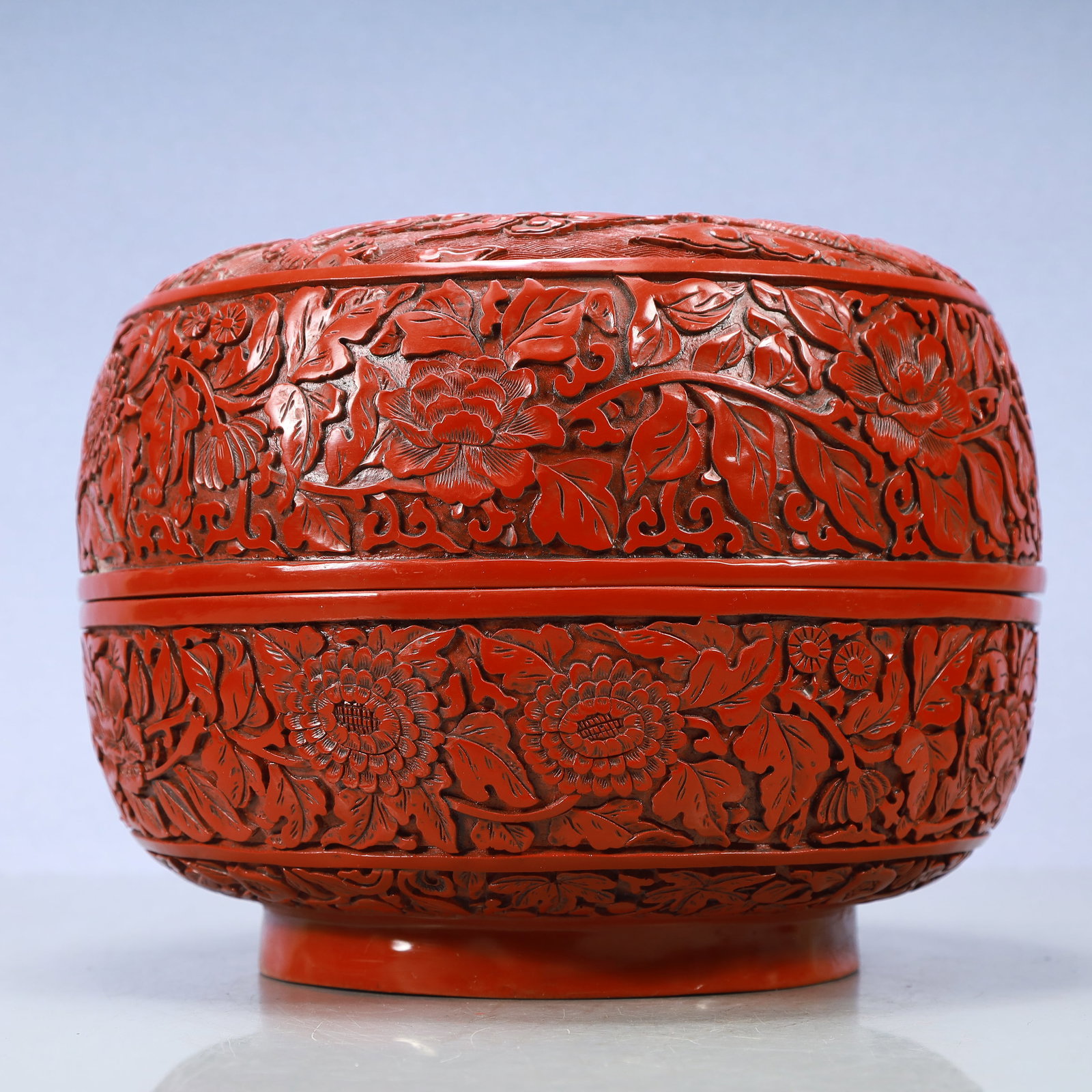 A Exquisite Carved Red Lacquer Lotus Pattern Dragon Pattern Box (1 of 6)