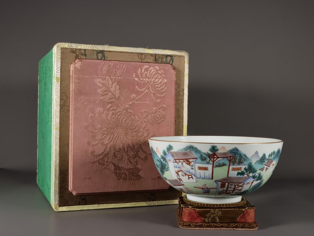 An Exquisite Famille-Rose Painted Gold Landscape and Figure Pattern Bowl (1 of 9)
