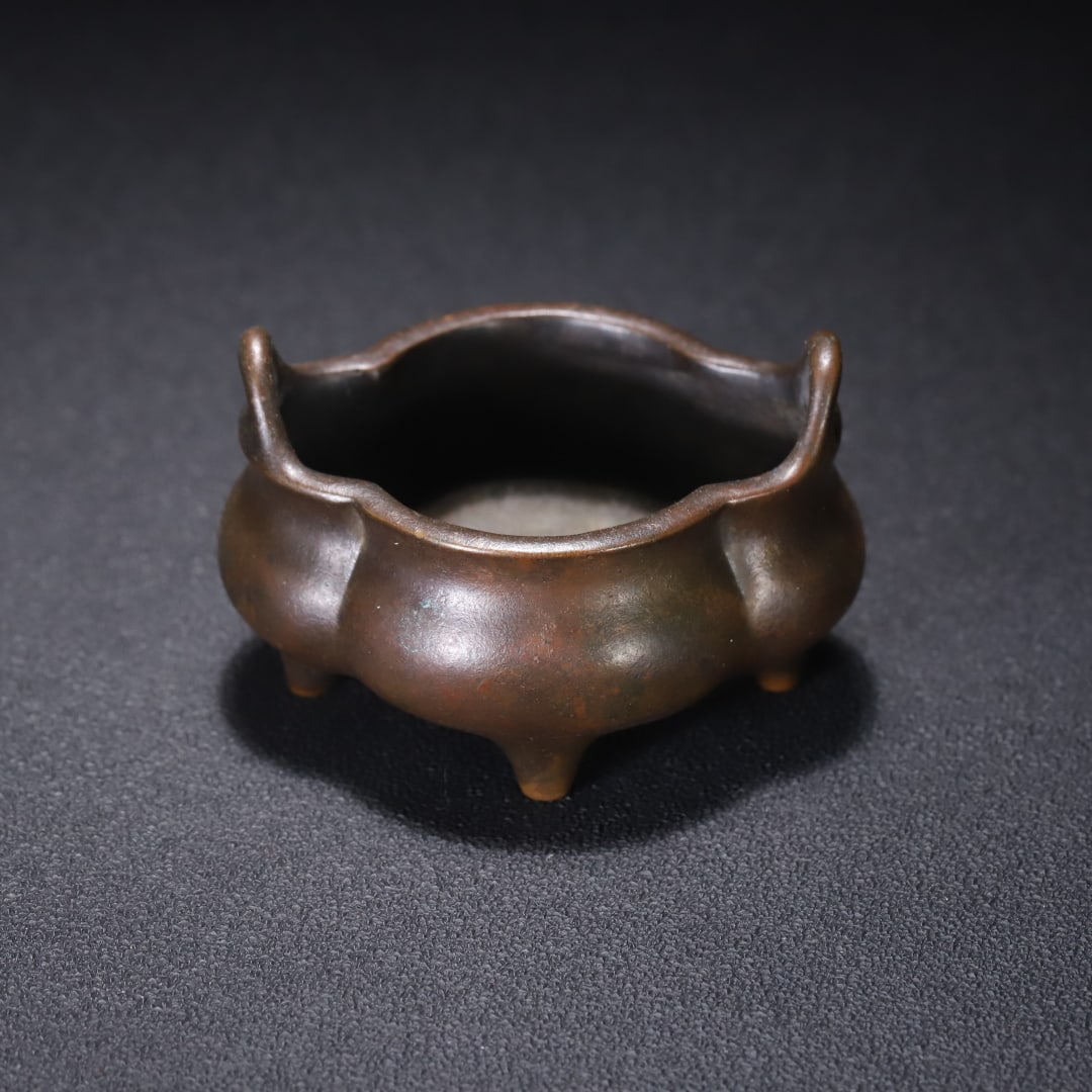 An Exquisite Bronze Double-Ears and Tripod Censer (1 of 9)