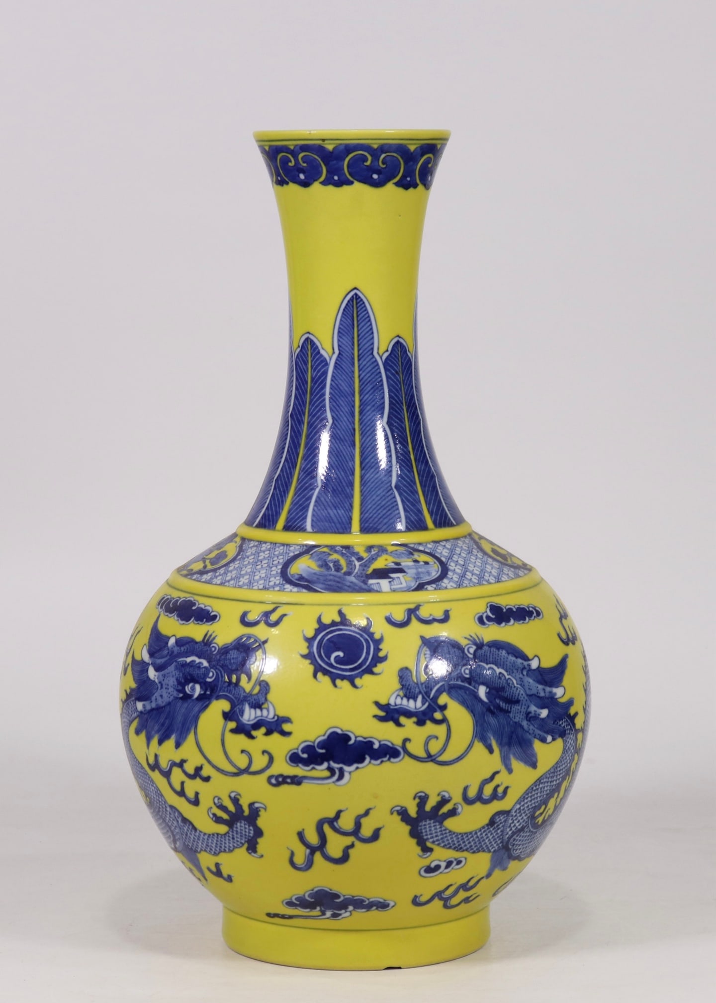 An Exquisite Blue and White Dragon Pattern Vase (1 of 9)