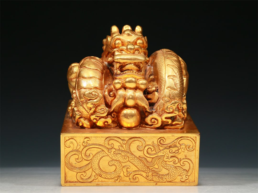 A Gorgeous Gilt-Bronze 'Dragon' Seal (1 of 7)