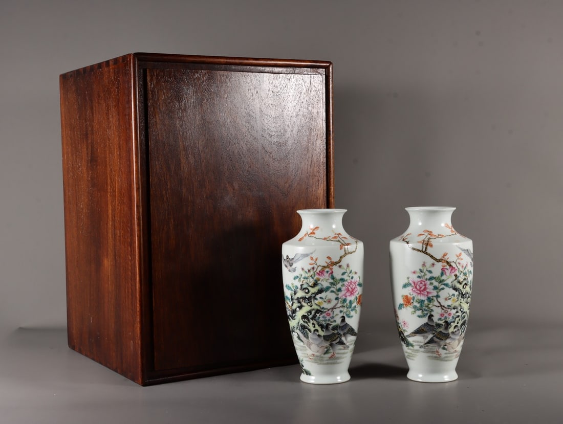 An Exquisite Enamel Flower and Bird Pattern with poem Vase: An Exquisite Enamel Flower and Bird Pattern with poem Vase Qing Dynasty, China Yongzheng Four-character Mark Size:20cm (The Dimensions Of All Batches Are Manually Measured.If You Need More Detailed In