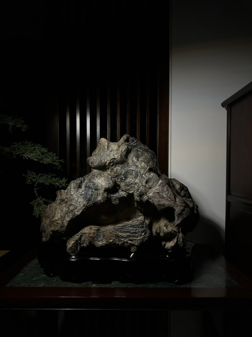 An Exquisite Lingbi Stone Ornament (1 of 7)