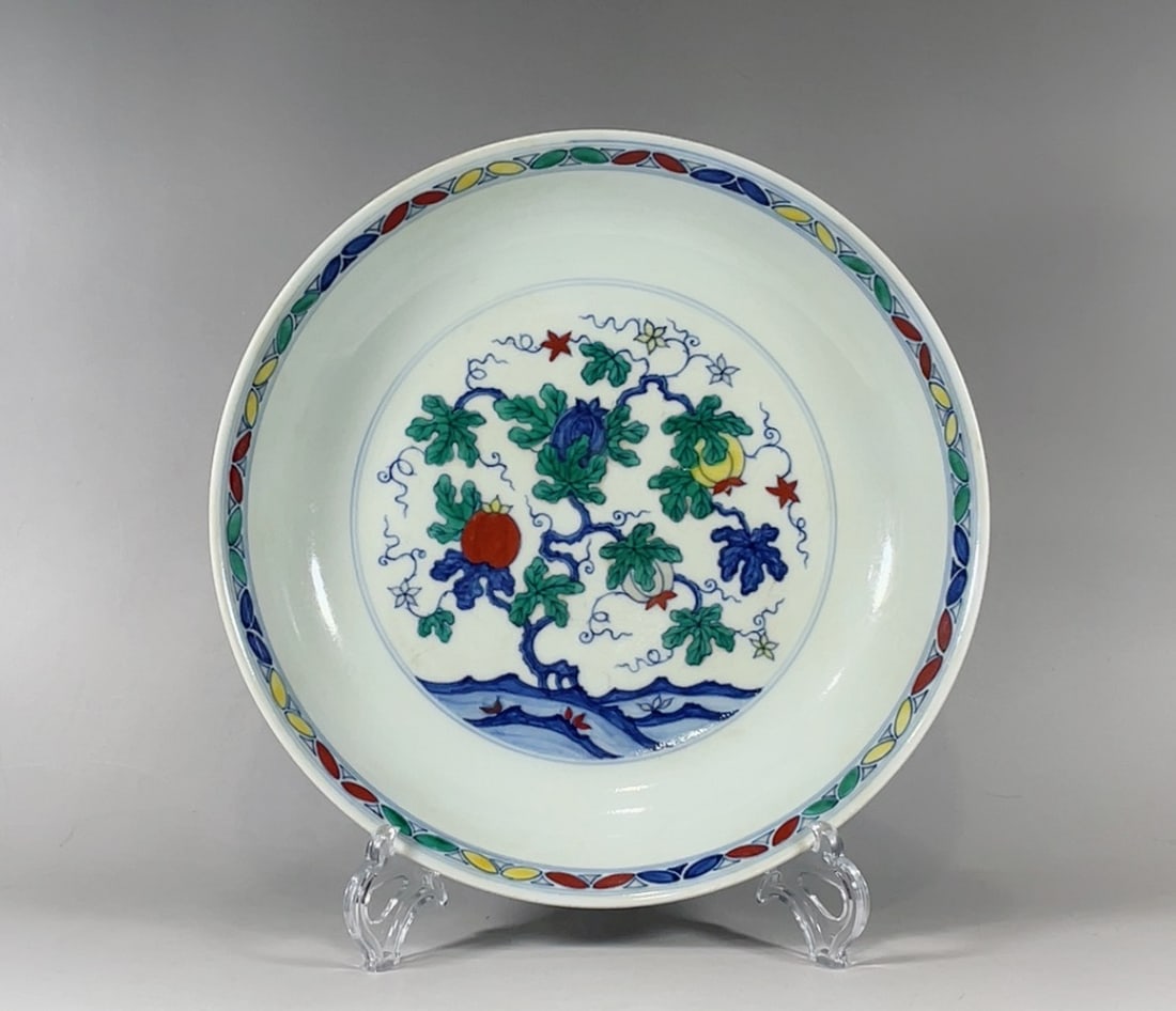 An Exquisite Doucai Flower and Fruit Pattern Plate: An Exquisite Doucai Flower and Fruit Pattern Plate Ming Dynasty, China Chenghua Six-character Mark Size:25cm (The Dimensions Of All Batches Are Manually Measured.If You Need More Detailed Information,