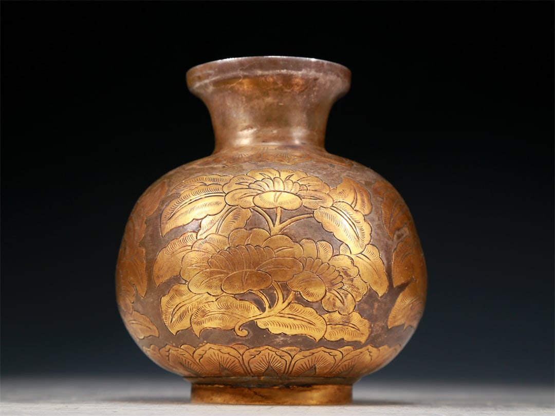 A Magnificent Gilt-Bronze Silver 'Flower' Vase (1 of 7)