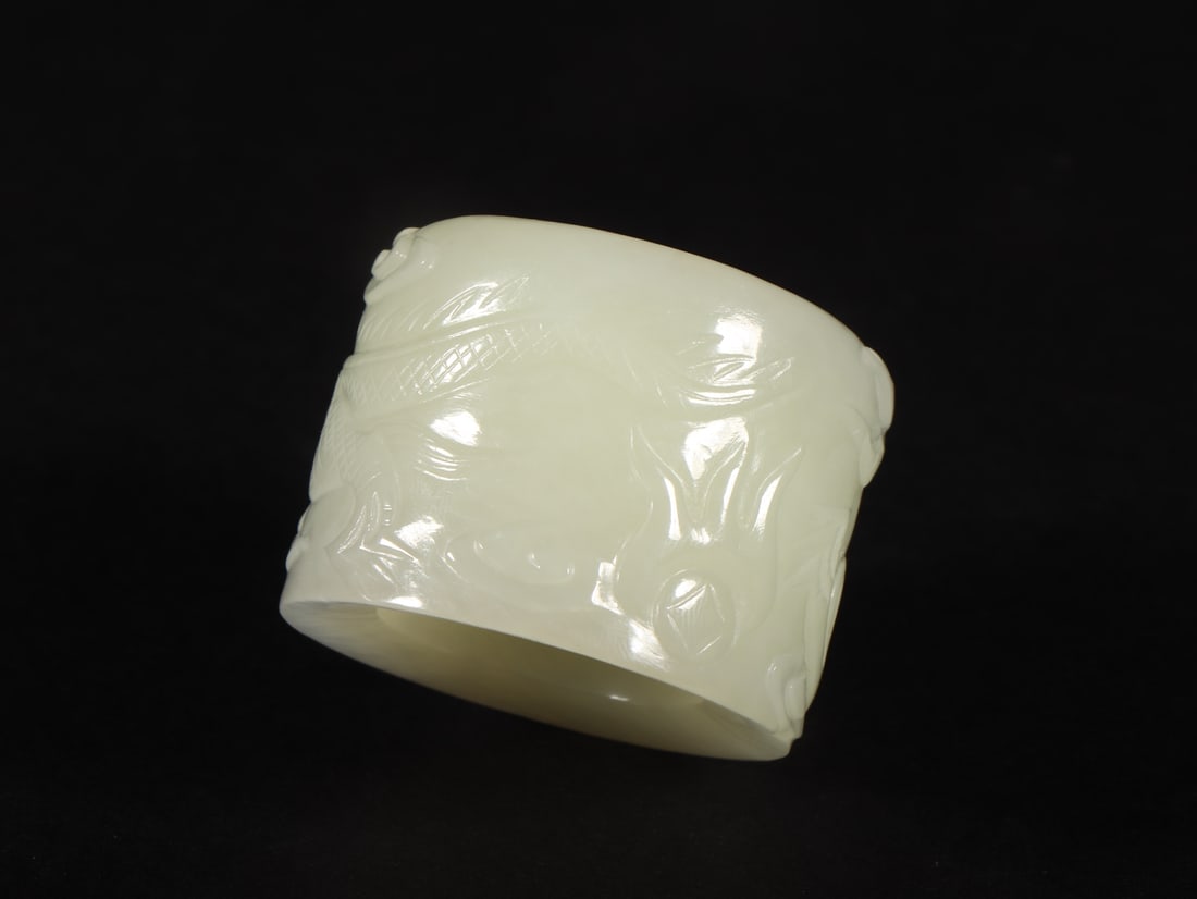 An Exquisite White Jade Dragon Pattern Ring - 4