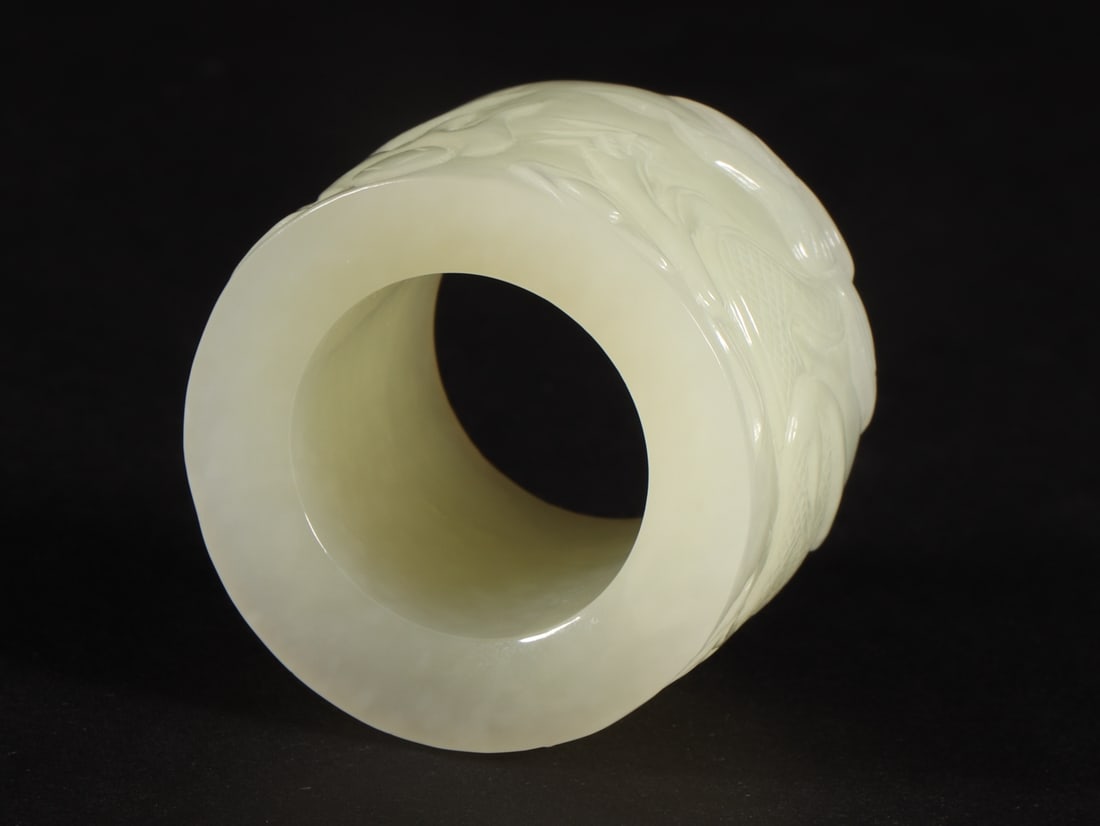 An Exquisite White Jade Dragon Pattern Ring - 7