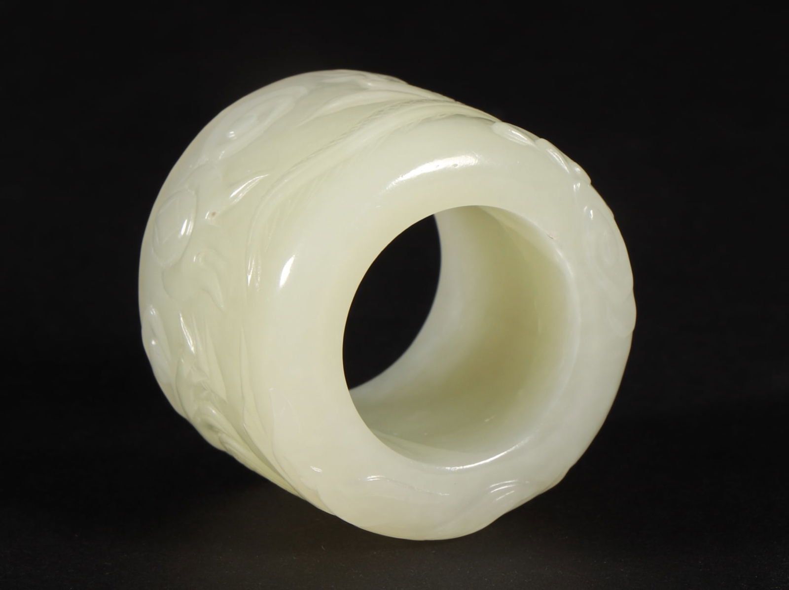 An Exquisite White Jade Dragon Pattern Ring - 8