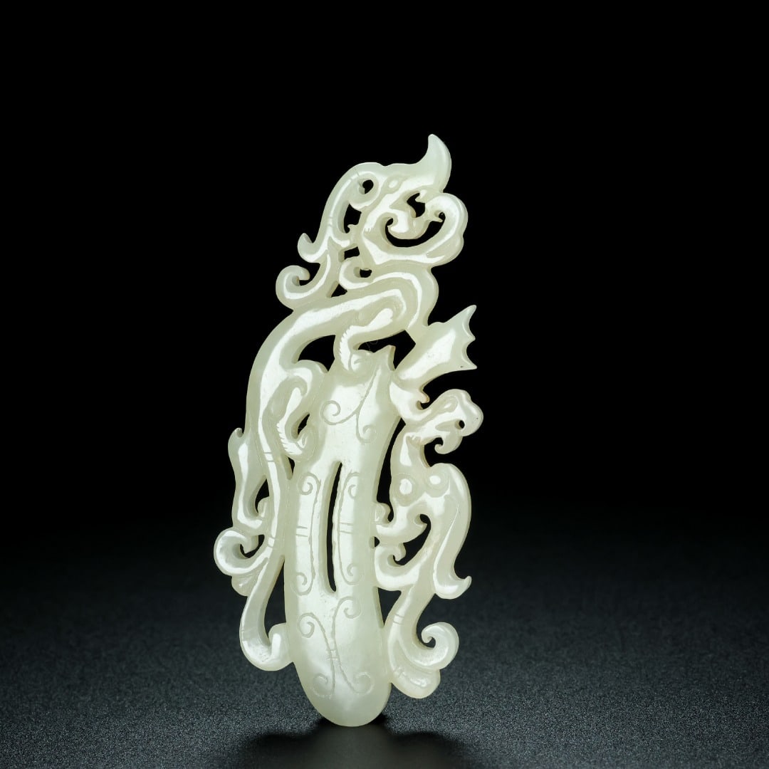 An Exquisite White Jade Dragon Pattern Ornament: An Exquisite White Jade Dragon Pattern Ornament Han Dynasty, China Size:8.4cmx3.7cmx0.5cm Weight:26.6g (The Dimensions Of All Batches Are Manually Measured.If You Need More Detailed Information, Pleas