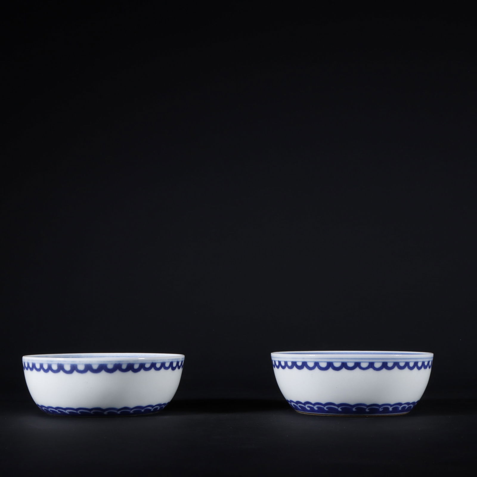 A Pair of Exquisite Blue and White Cup (1 of 9)