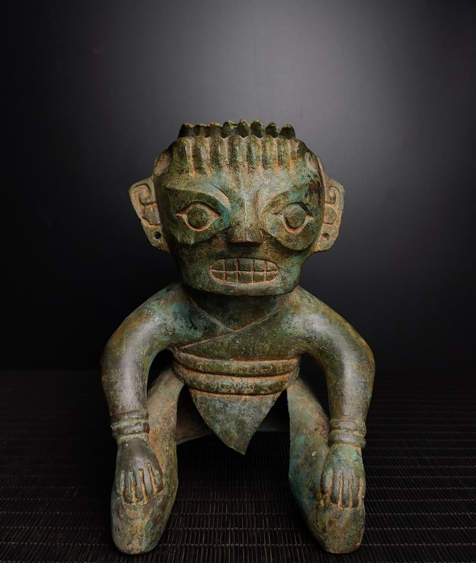 An Exquisite Bronze Figure Ornament (1 of 9)