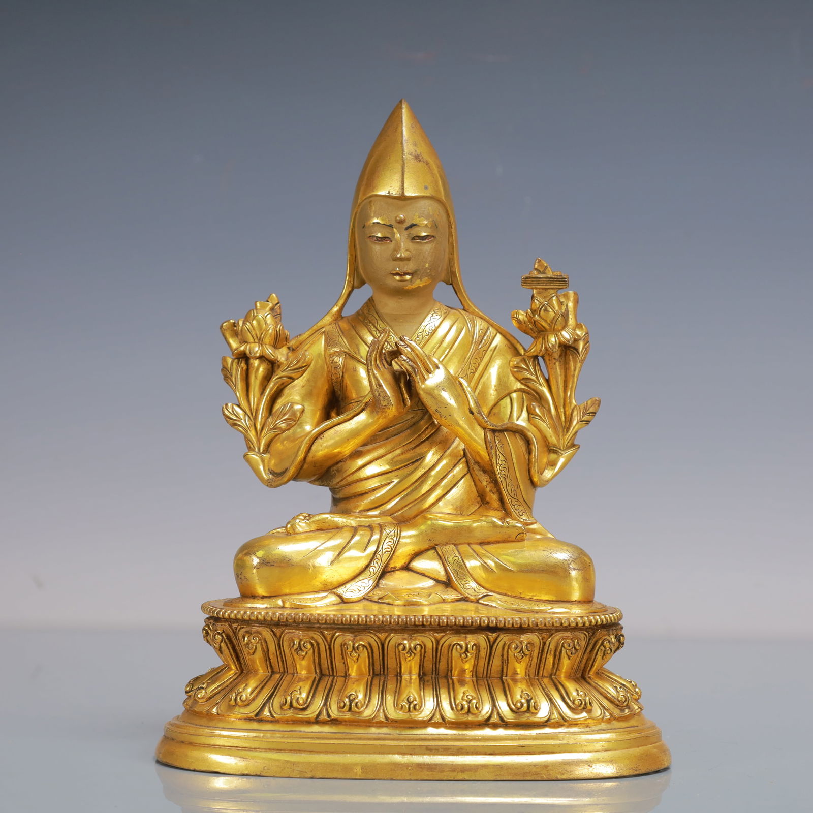 A Exquisite Gilt Bronze Statue of Tsongkhapa (1 of 9)