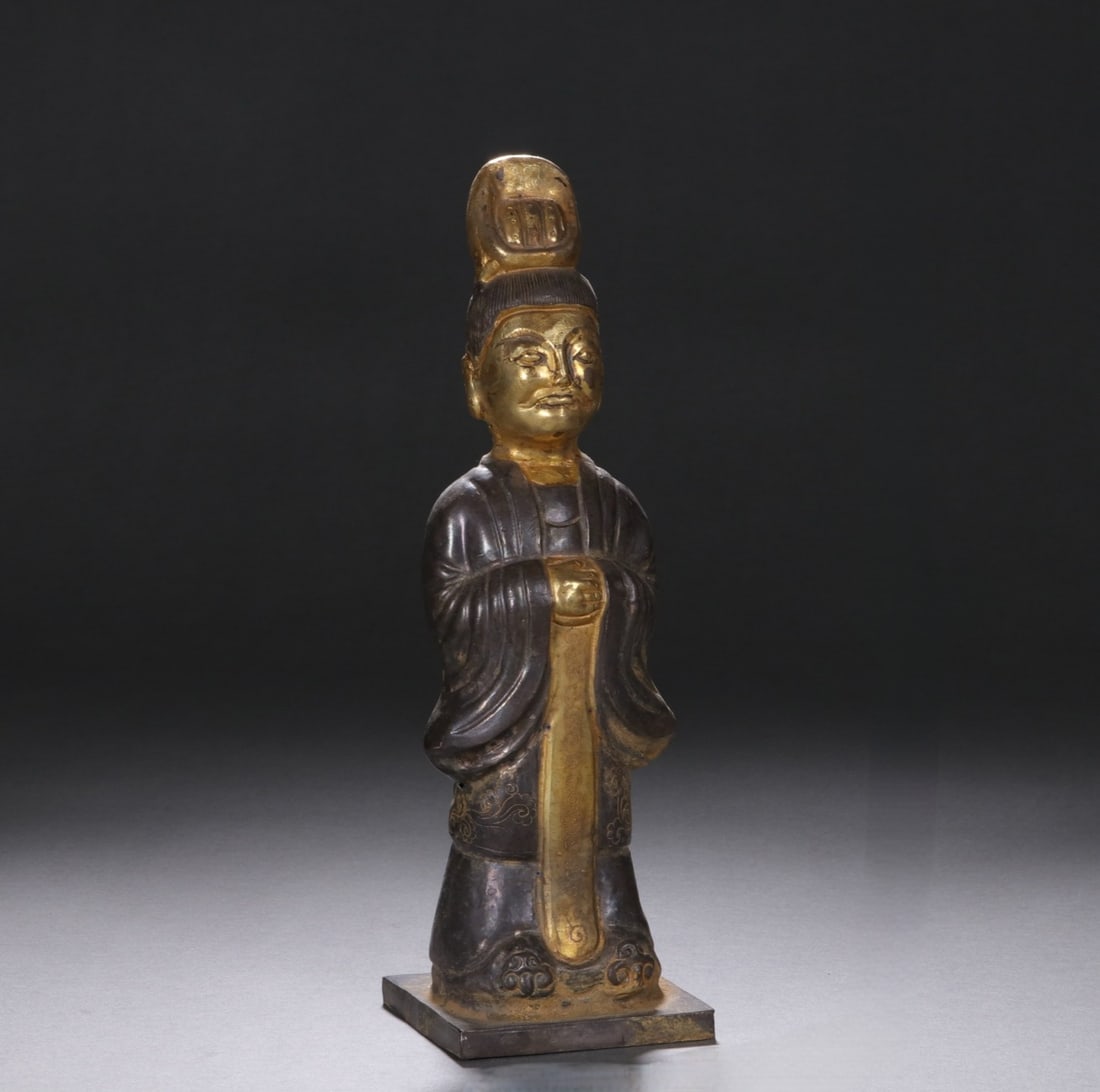 An Exquisite Gilt Silver Figure Ornament (1 of 10)