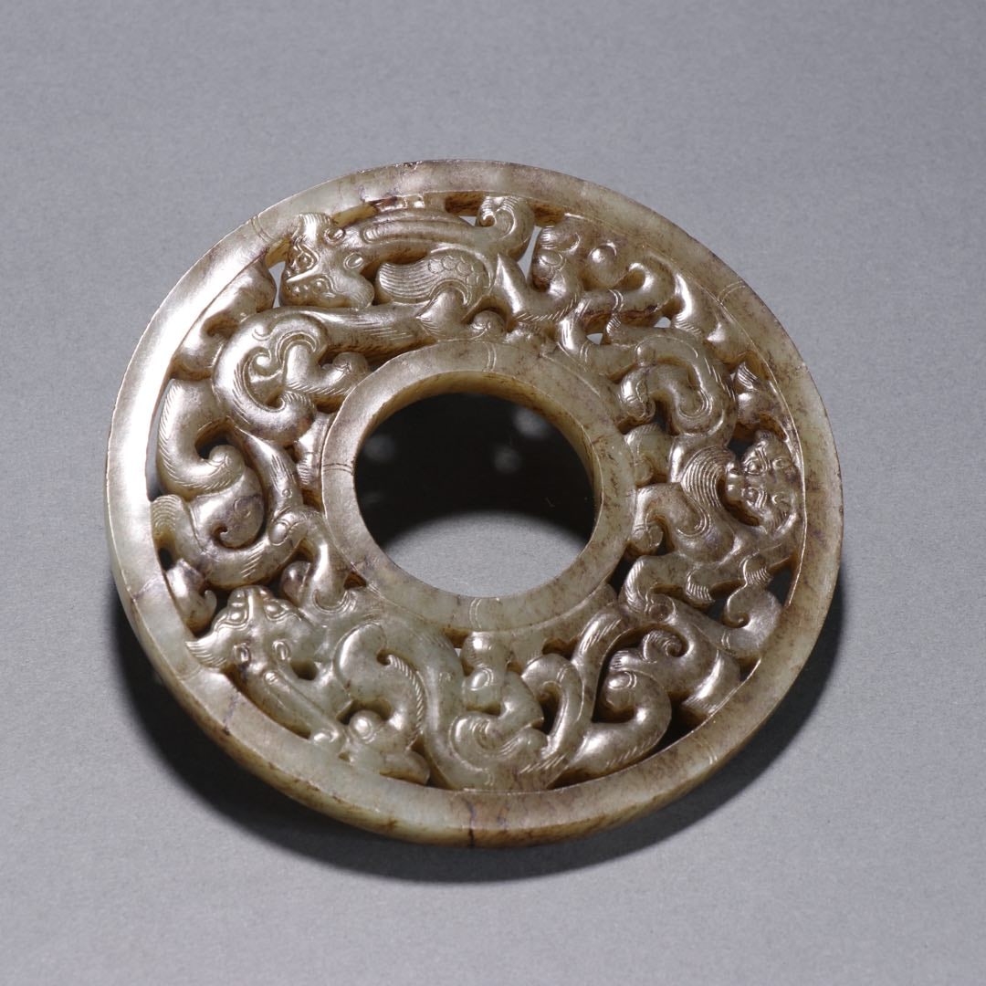 An Exquisite White Jade Chi-Dragon Pattern Ornament (1 of 9)