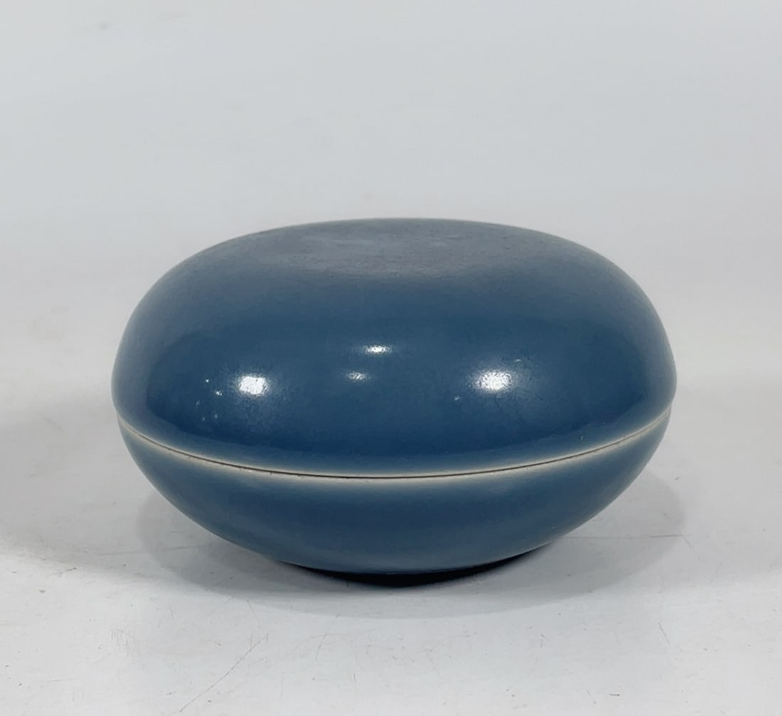 An Exquisite Blue Glazed Box (1 of 6)