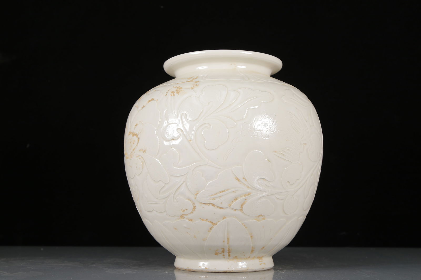 A Exquisite Ding yao Flower and Bird Pattern Jar (1 of 9)