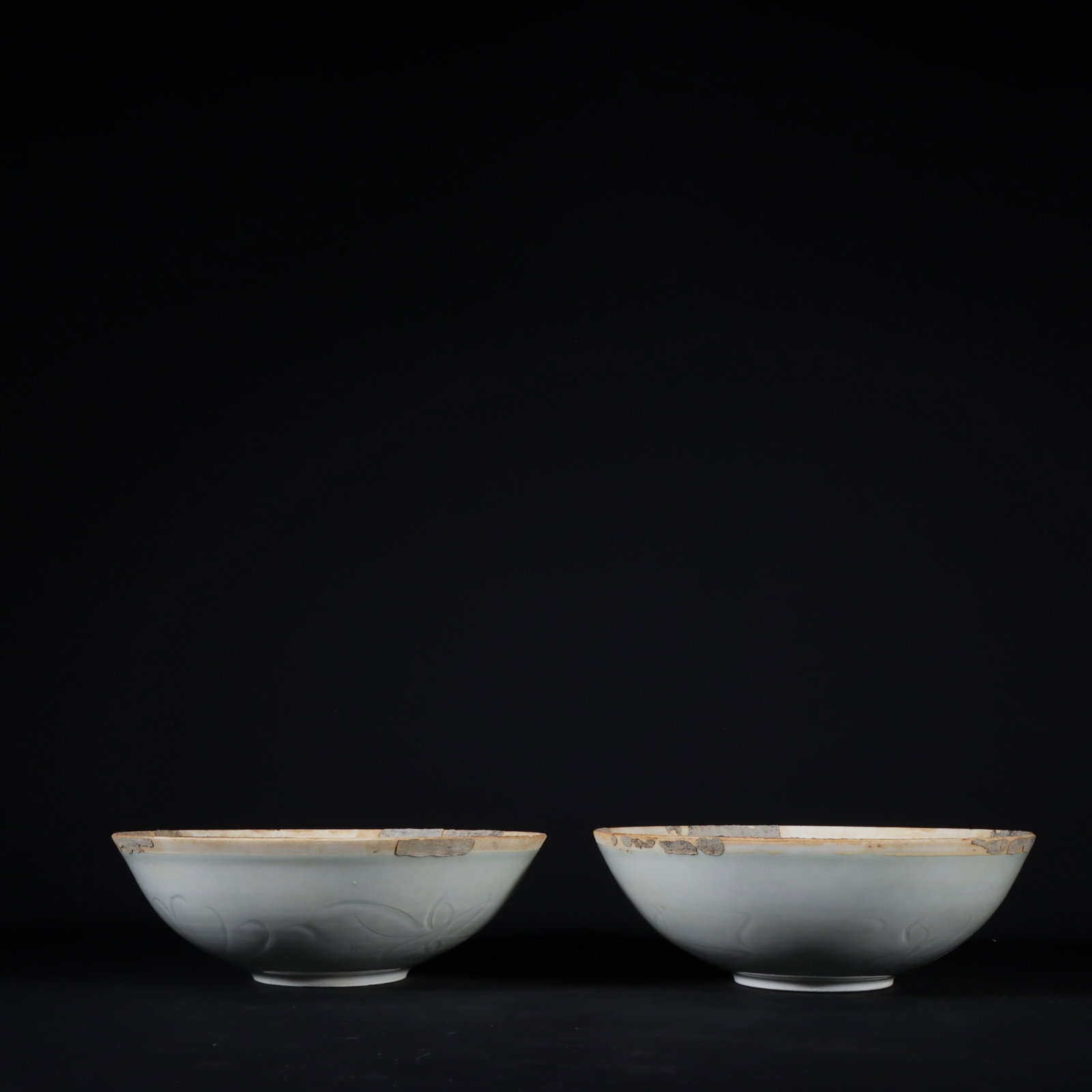 A Pair of Exquisite Hutian yao Flower Pattern Bowl (1 of 9)