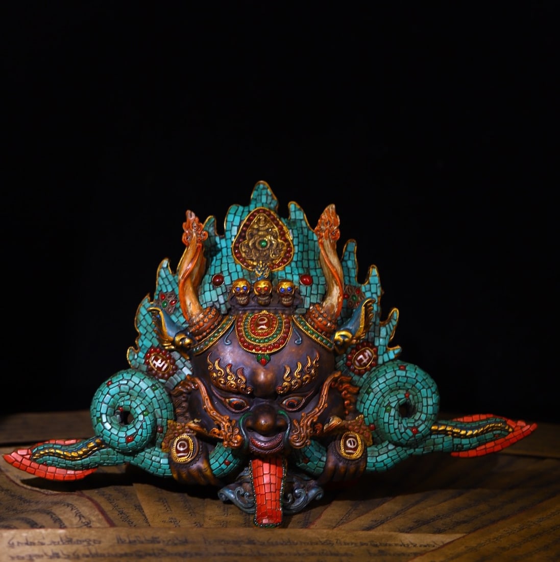 An Exquisite Yak bone Inlaid Gems Statue of Vajra: An Exquisite Yak bone Inlaid Gems Statue of Vajra Qing Dynasty, China Size:24cmx38cm Weight:1580g (The Dimensions Of All Batches Are Manually Measured.If You Need More Detailed Information, Please Con