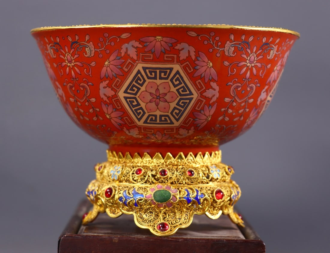An Exquisite Enamel Inlaid Gilt Bronze Lotus Pattern Bowl: An Exquisite Enamel Inlaid Gilt Bronze Lotus Pattern Bowl Qing Dynasty, China Yongzheng Six-character Mark Size:12.5cmx16.5cm Weight:475g (The Dimensions Of All Batches Are Manually Measured.If You Ne