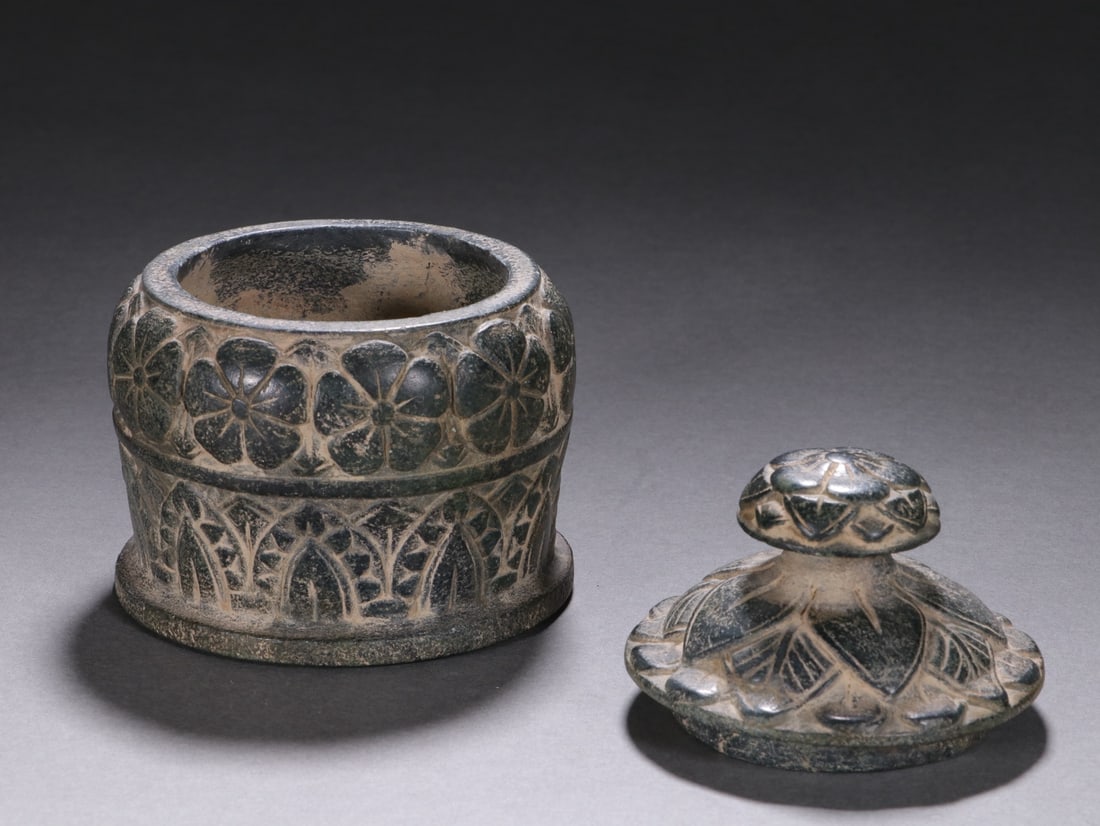 An Exquisite Limestone Flower Pattern Jar - 3