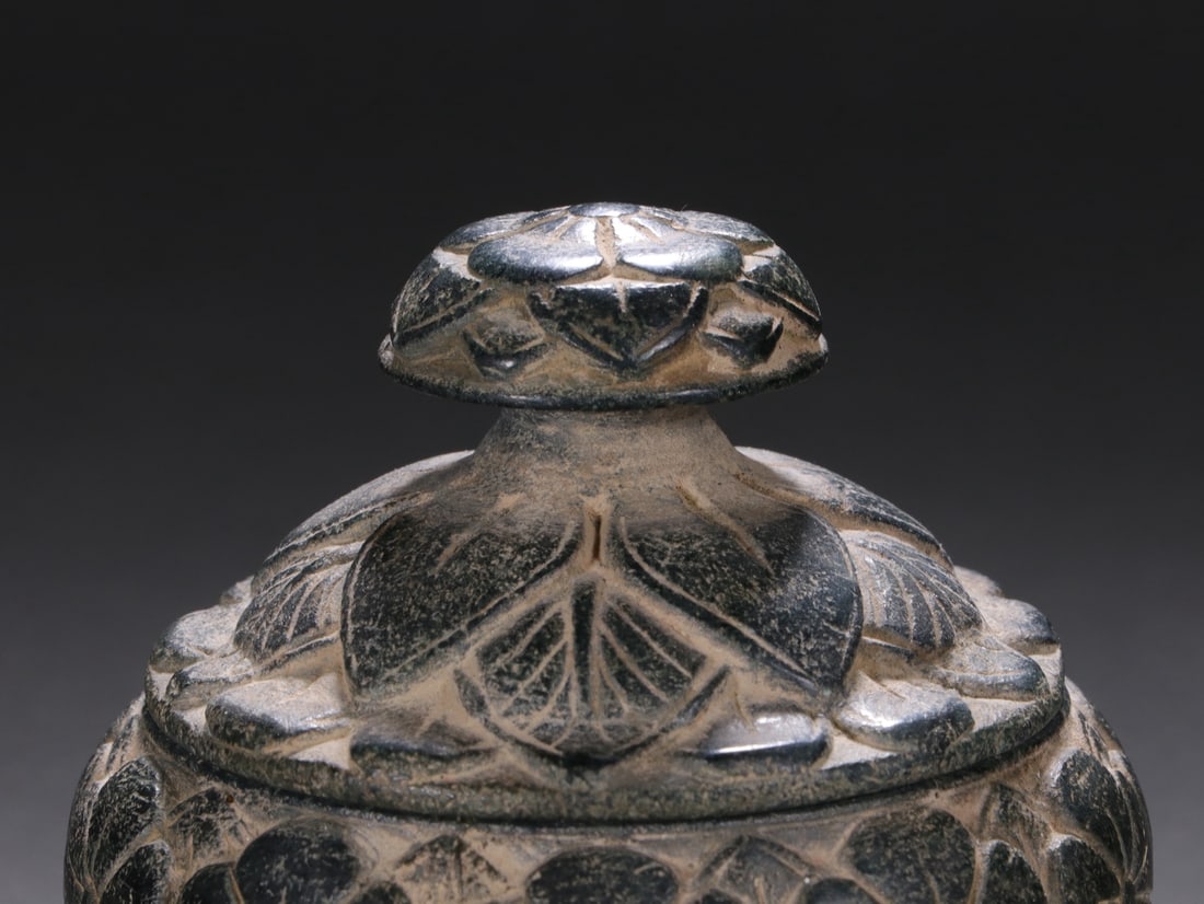 An Exquisite Limestone Flower Pattern Jar - 6