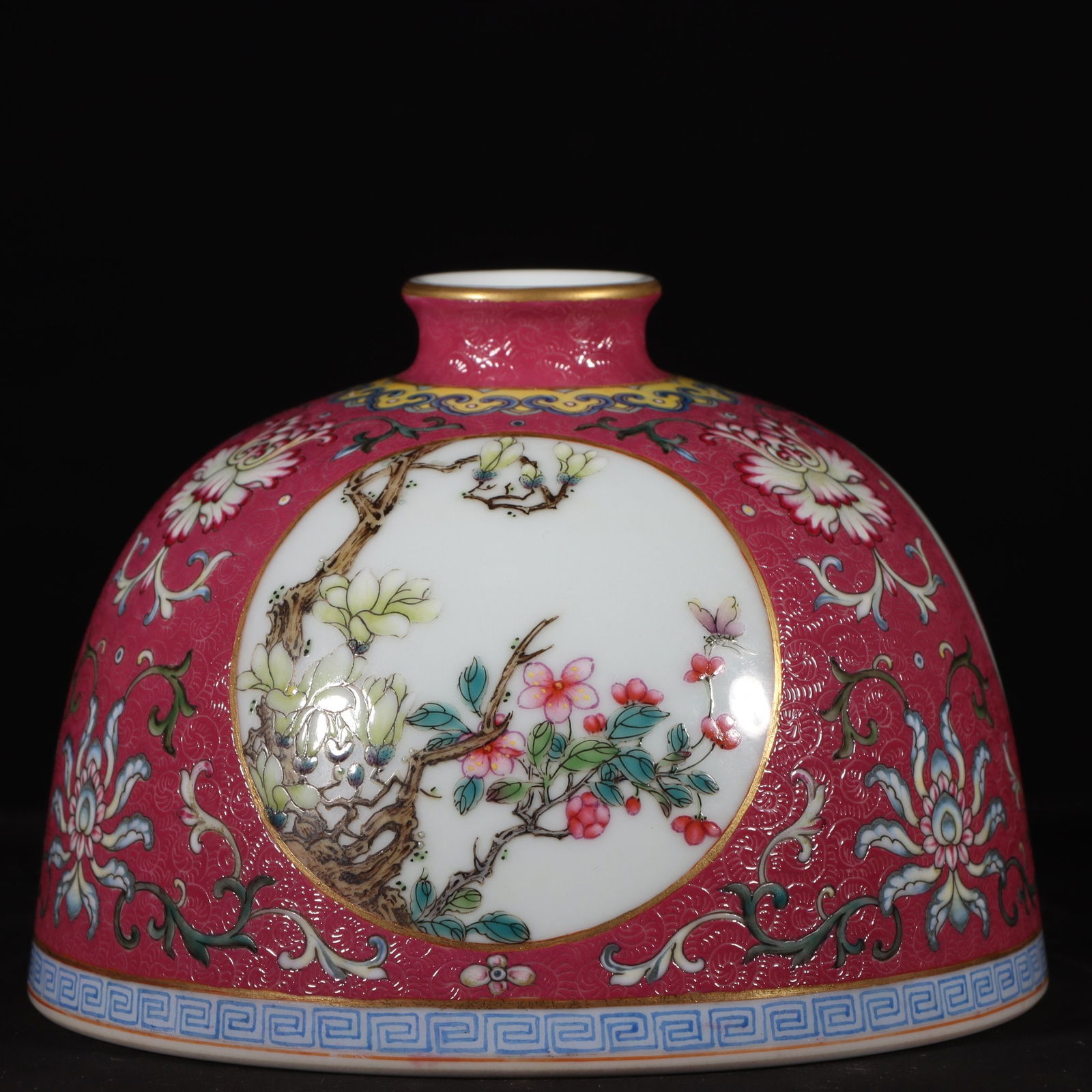 An Exquisite Enamel Ruby Red-Glazed Lotus Pattern Flower and Butterfly Pattern Vase: An Exquisite Enamel Ruby Red-Glazed Lotus Pattern Flower and Butterfly Pattern Vase Qing Dynasty, China Yongzheng Six-character Mark Size:8.8cmx13cm (The Dimensions Of All Batches Are Manually Measure