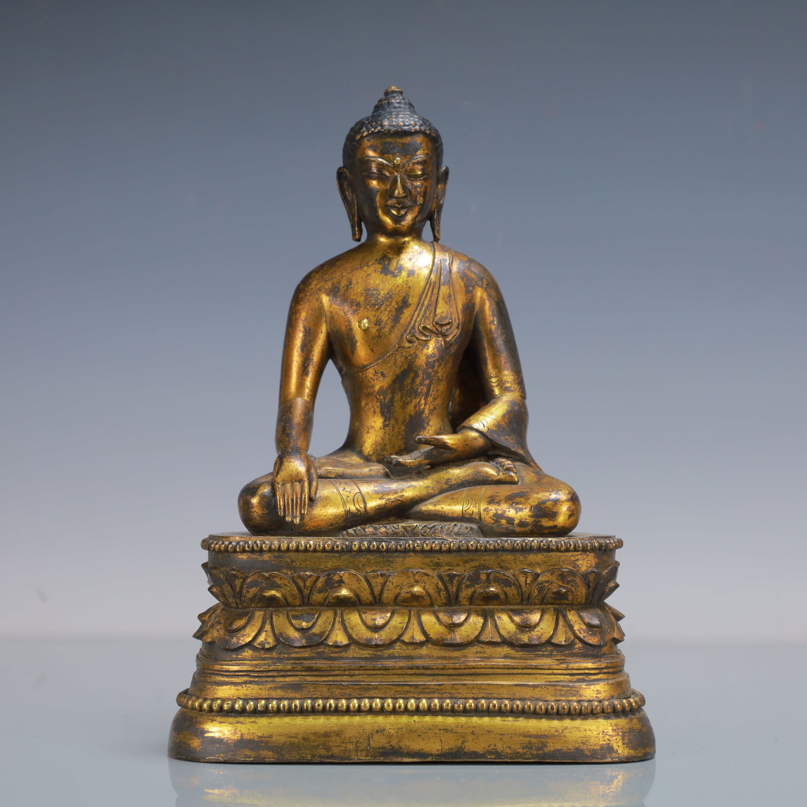A Exquisite Gilt Bronze Statue of Sakyamuni (1 of 9)