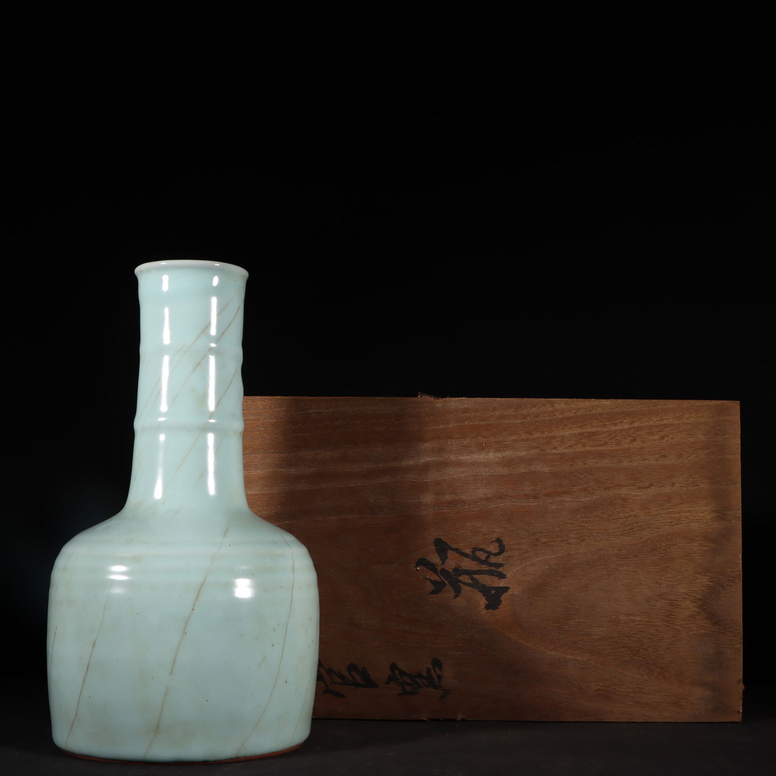 An Exquisite Guan yao Celadon Glazed Vase (1 of 9)