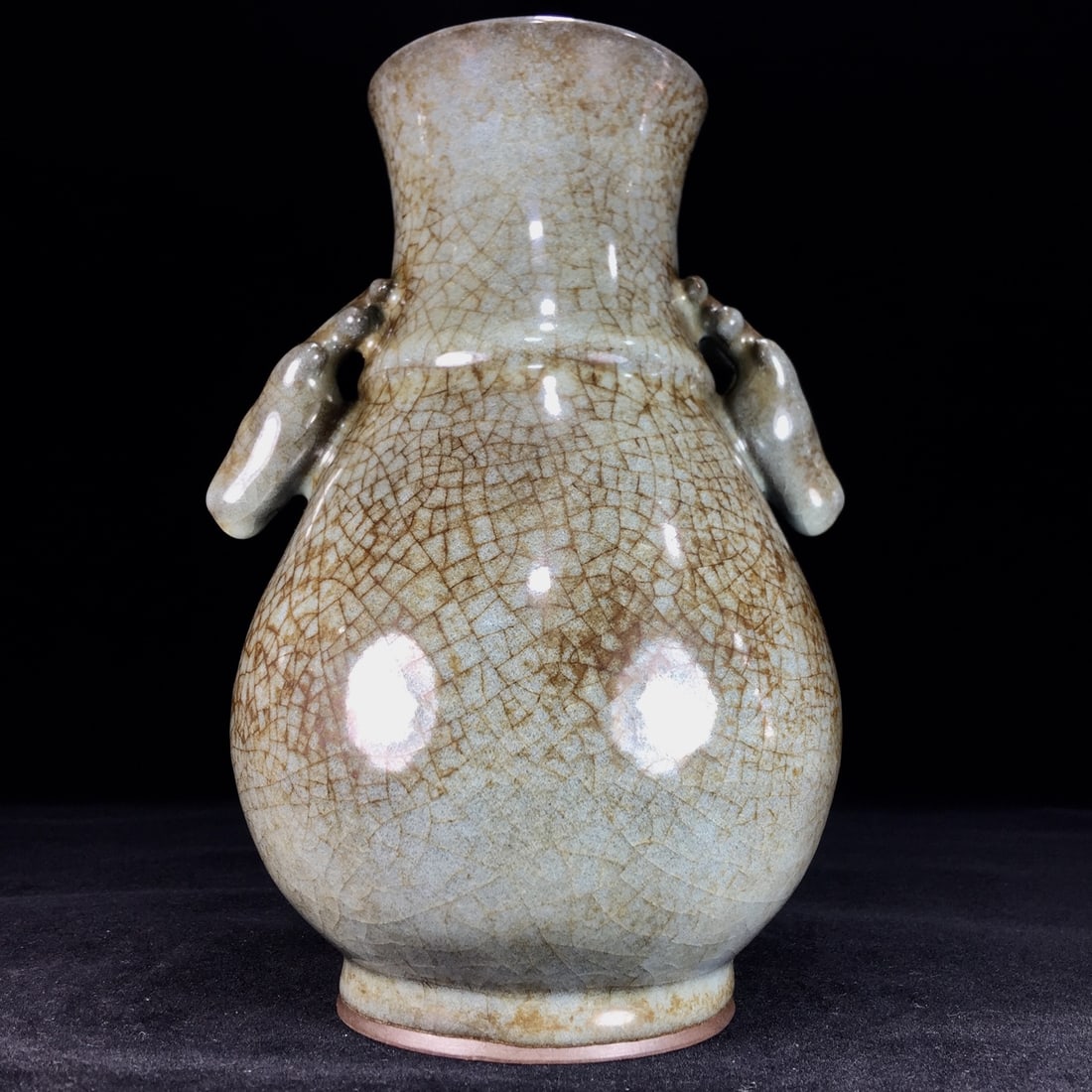 An Exquisite Guan yao Double-Ears Vase: An Exquisite Guan yao Double-Ears Vase Song Dynasty, China Size:14.5cmx21.5cm (The Dimensions Of All Batches Are Manually Measured.If You Need More Detailed Information, Please Contact Our Customer Se